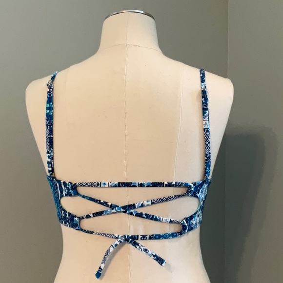 Xhilaration swimsuit top. Sz Medium NWT - Picture 3 of 7